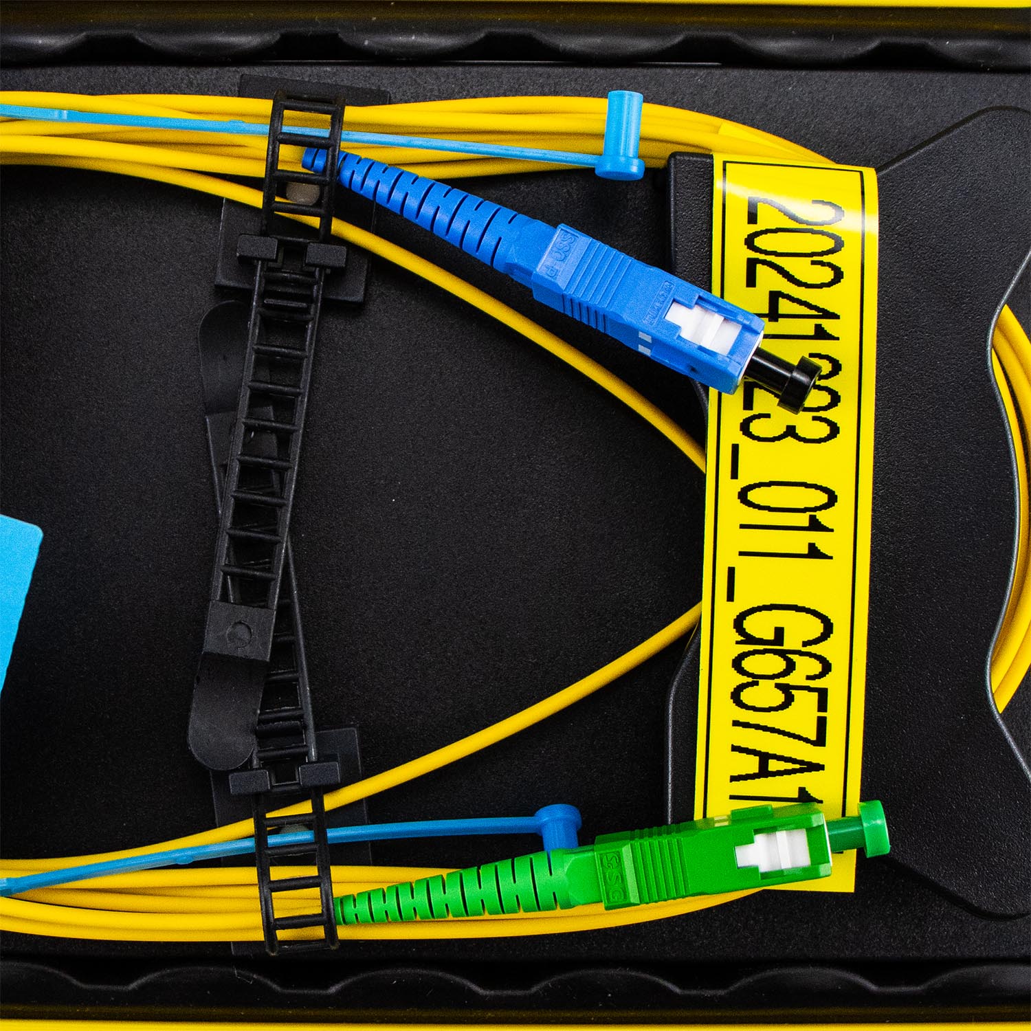 OTDR lanzar caja de cable
OTDR eliminador de zonas muertas